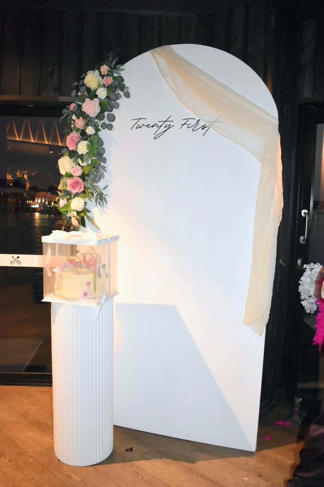 Plinths White Ripple Round Matte Set 2