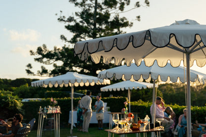 Umbrella White & Black Scallop