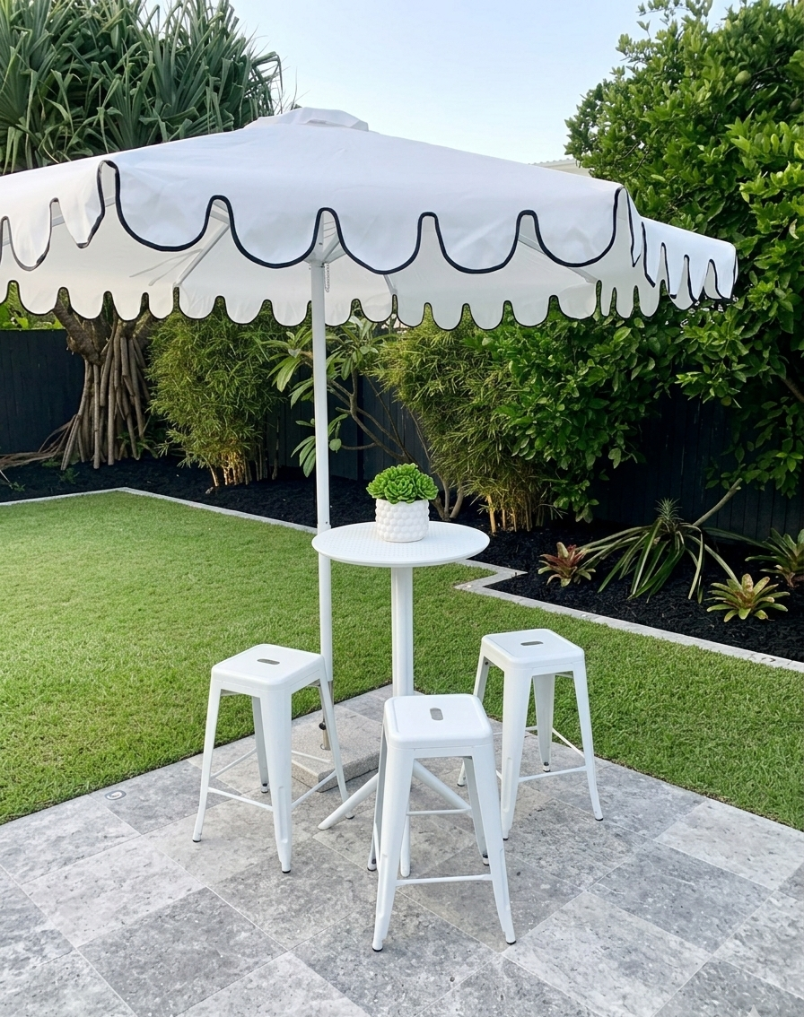 Umbrella White & Black Scallop