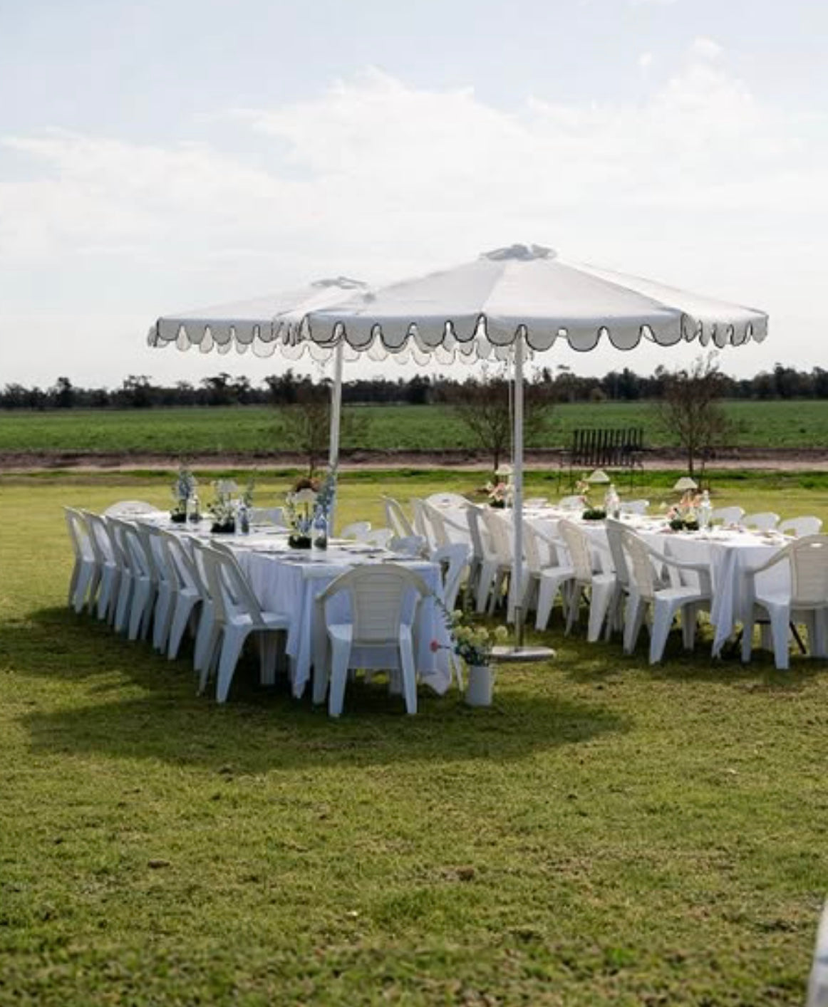 Umbrella White & Black Scallop