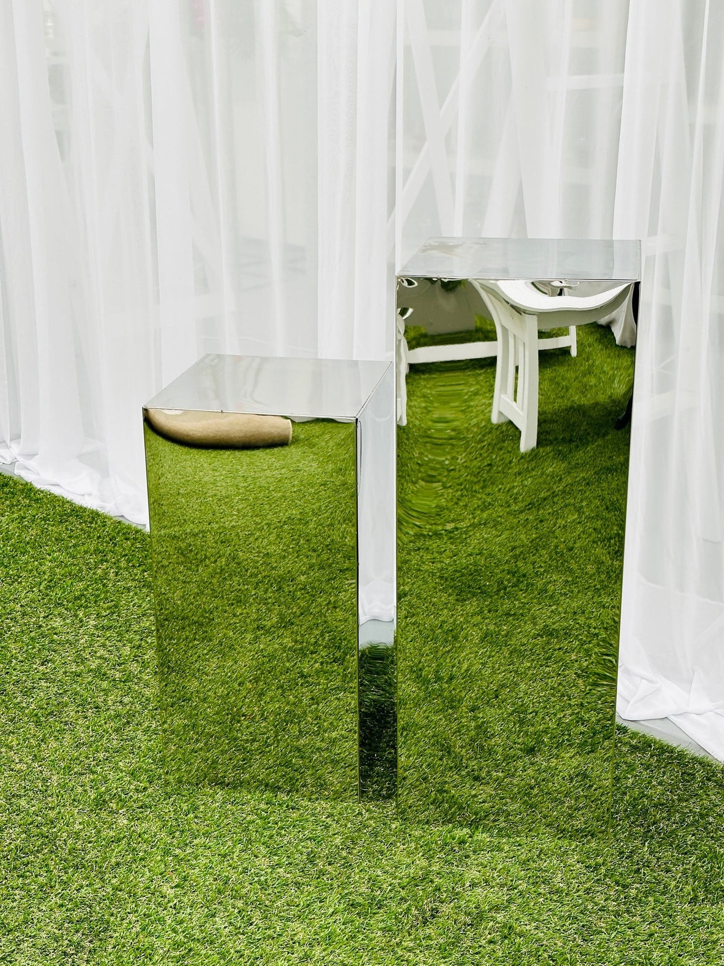 Plinths Mirrored Square